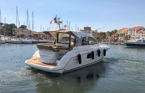 Motorboat Jeanneau Prestige 390 S 620hp