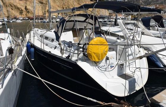 Sailboat BENETEAU OCEANIS 393 11.62m