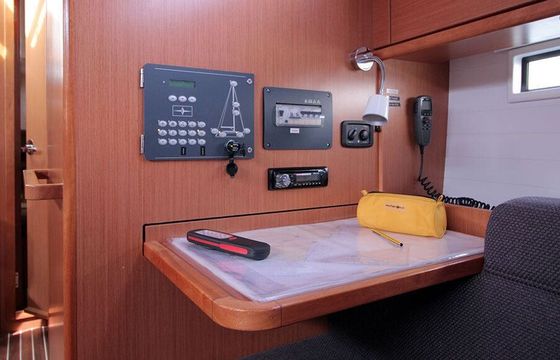 Sailboat Bavaria Yachtbau Bavaria Cruiser 37 - 3 cab. 11.3m