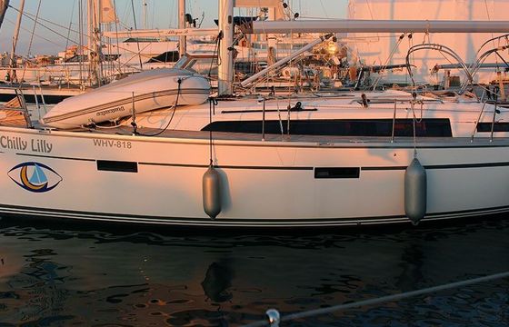 Sailboat Bavaria Yachtbau Bavaria Cruiser 37 - 3 cab. 11.3m