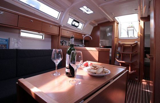 Sailboat Bavaria Yachtbau Bavaria Cruiser 37 - 3 cab. 11.3m