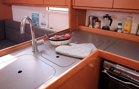 Sailboat Bavaria Yachtbau Bavaria Cruiser 37 - 3 cab. 11.3m