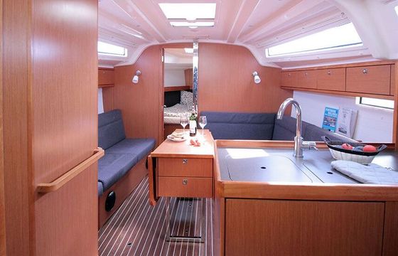 Sailboat Bavaria Yachtbau Bavaria Cruiser 37 - 3 cab. 11.3m