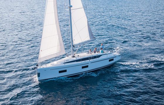 Sailboat Bavaria C42 12.3m