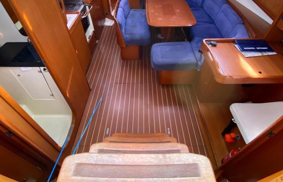 Sailboat DUFOUR 425 12.9m