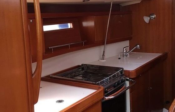 Sailboat DUFOUR 425 12.9m