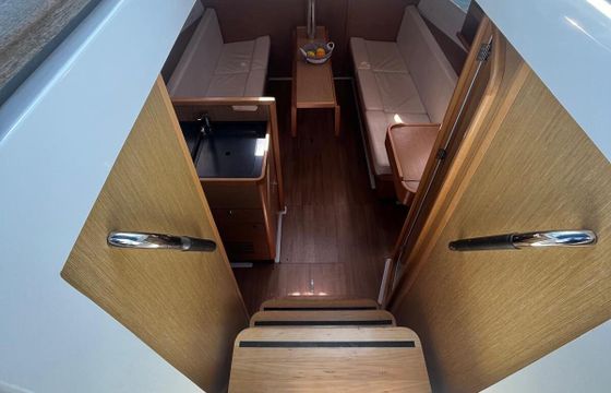 Sailboat Jeanneau Sun Odyssey 319 9.8m