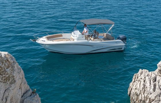 Motorboat Jeanneau Cap Camarat 7.5 CC 250hp