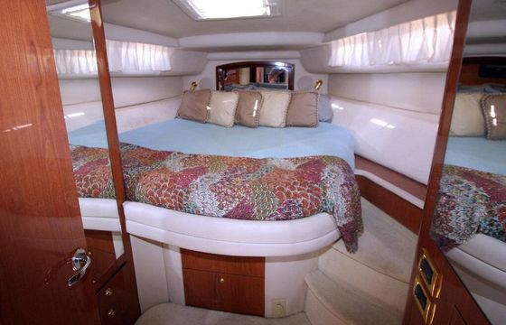 Motorboat Sea Ray Express Cruiser 900hp