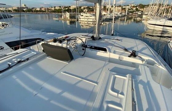 Catamaran LAGOON 46 13.99m