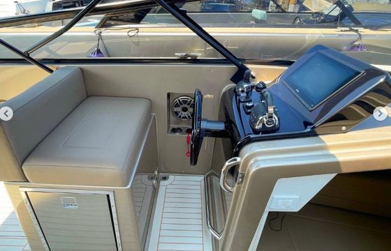 Motorboat VANDUTCH VANDUTCH 32 280hp
