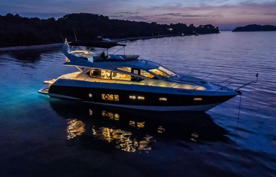 Motor yacht Sunseeker 63 Manhattan 2400hp