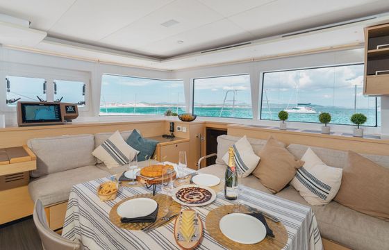 Catamaran Lagoon 560 FULL LUXE 17.97m