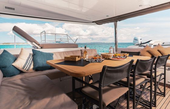 Catamaran Lagoon 560 FULL LUXE 17.97m