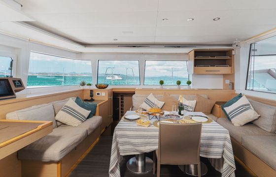 Catamaran Lagoon 560 FULL LUXE 17.97m