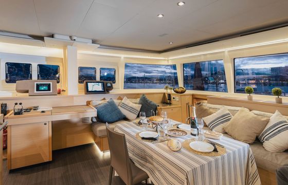 Catamaran Lagoon 560 FULL LUXE 17.97m