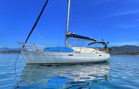 Sailboat Beneteau Oceanis Clipper 331 10m