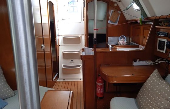 Sailboat Beneteau Oceanis Clipper 331 10m