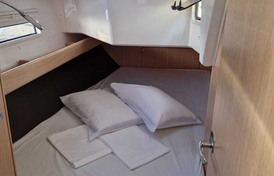 Sailboat Bavaria 37 Cruiser 11.2m