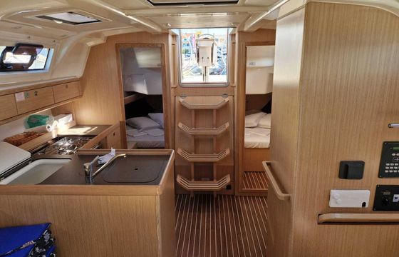 Sailboat Bavaria 37 Cruiser 11.2m