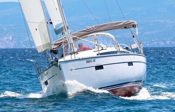 Sailboat Bavaria Cruiser 37 11.3m