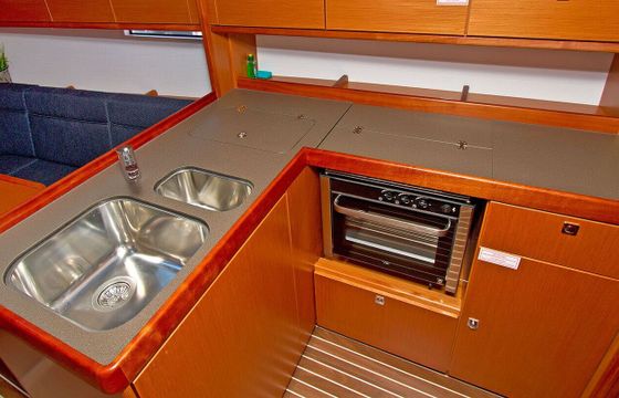 Sailboat Bavaria Cruiser 37 11.3m