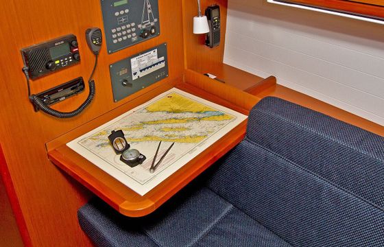 Sailboat Bavaria Cruiser 37 11.3m