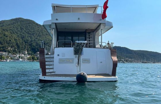 Motor yacht Custom Built Luxury Trawler Capaciy of 8 people