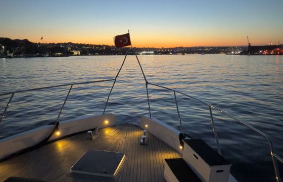 Motor yacht custom 2015 500hp