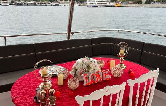Motor yacht custom 2015 500hp