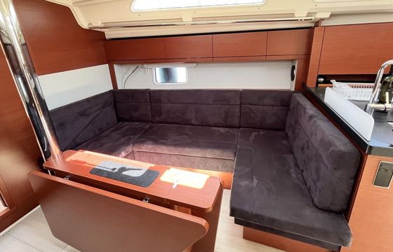 Sailboat Hanse 418 12m