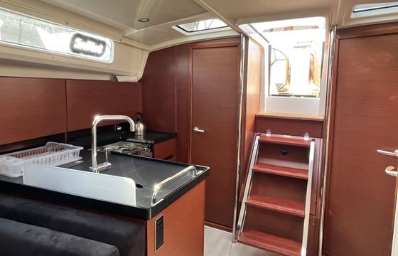 Sailboat Hanse 418 12m