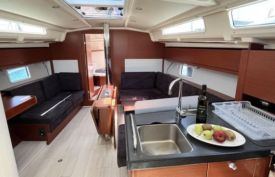 Sailboat Hanse 418 12m