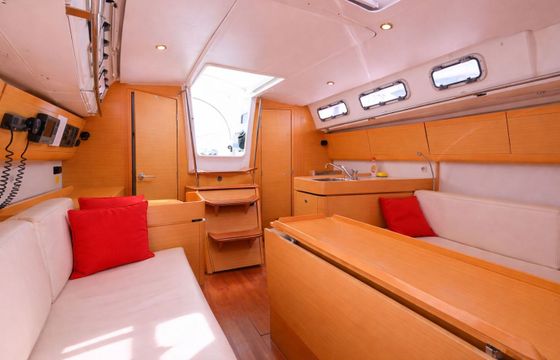Sailboat Beneteau first 35 10.8m