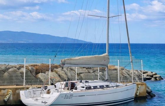 Sailboat Beneteau first 35 10.8m