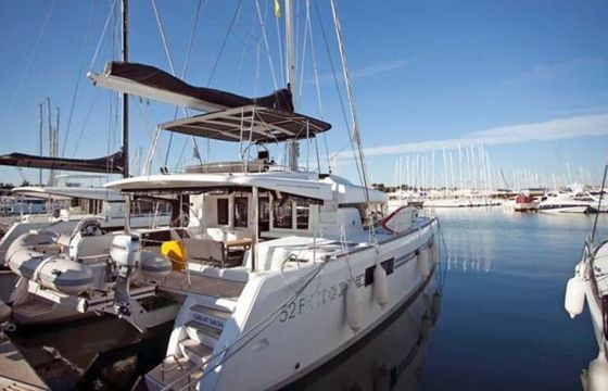 Catamaran LAGOON 52F 15m
