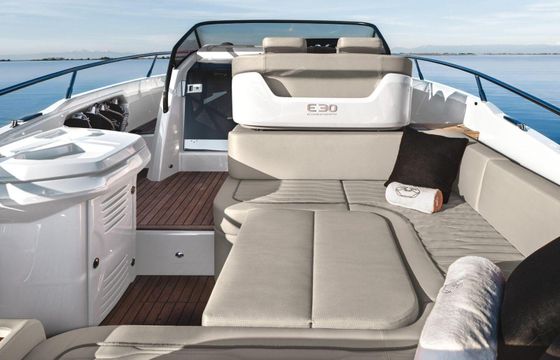 Motorboat Cranchi Endurance 30 350hp