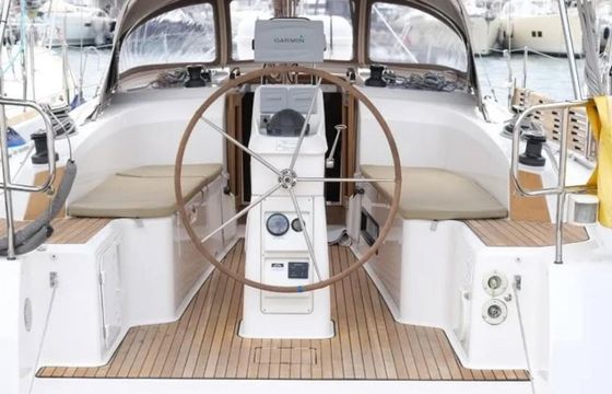 Sailboat Bavaria 33 Cruiser 9.9m