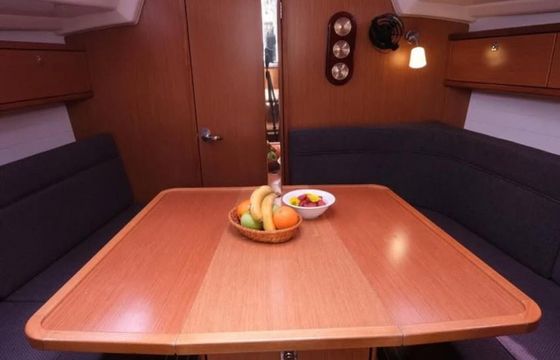 Sailboat Bavaria 33 Cruiser 9.9m