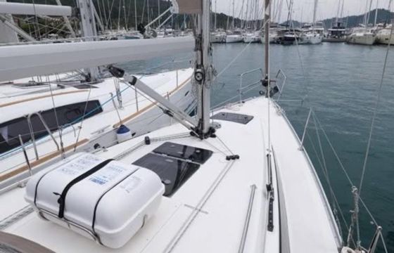 Sailboat Bavaria 33 Cruiser 9.9m
