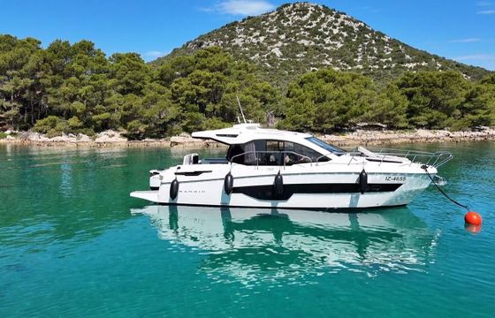 Motorboat Karnic S37X 700hp