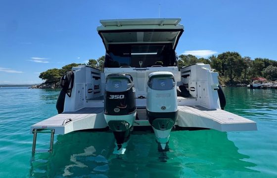 Motorboat Karnic S37X 700hp