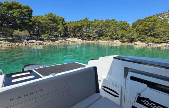Motorboat Karnic S37X 700hp