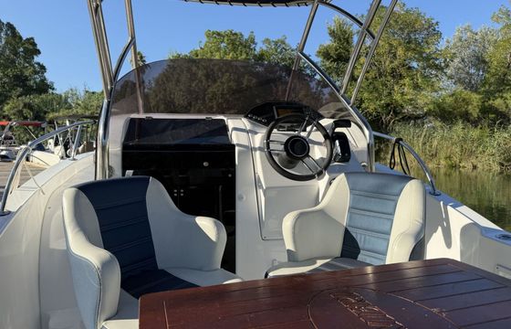 Motorboat Ranieri EVO 22 200hp