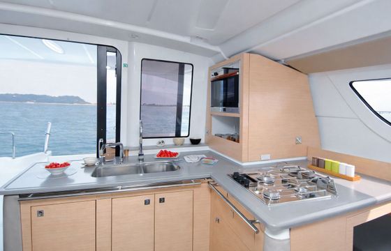 Catamaran Fountaine Pajot Lipari 41 11m