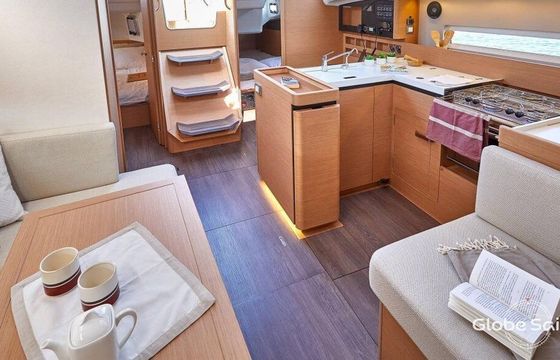 Sailboat Jeanneau SUN ODYSSEY 410 12.35m