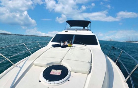 Motorboat Majesty 2021 900hp