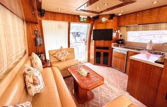 Motorboat Majesty 2021 900hp