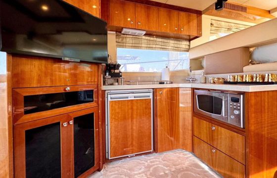 Motorboat Majesty 2021 900hp