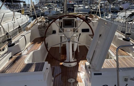 Sailboat Beneteau Oceanis 37 11.5m